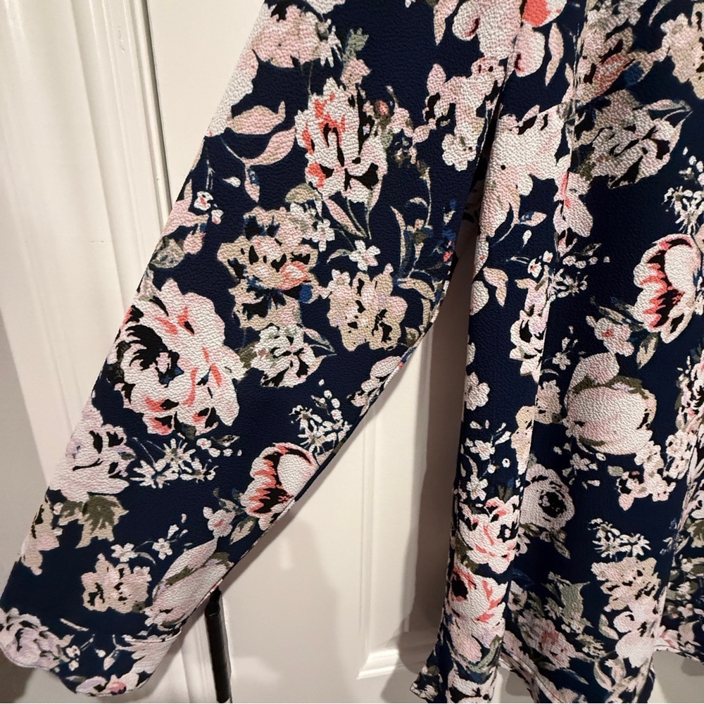 Roz & Ali Navy Floral Blouse - Picture 3 of 9